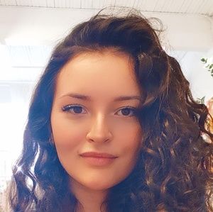 Meet your Posher, Aurelie